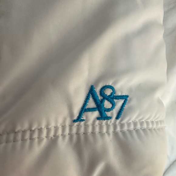 Aeropostale White Puffer Vest with Blue Interior, Size S/P - Picture 7 of 8